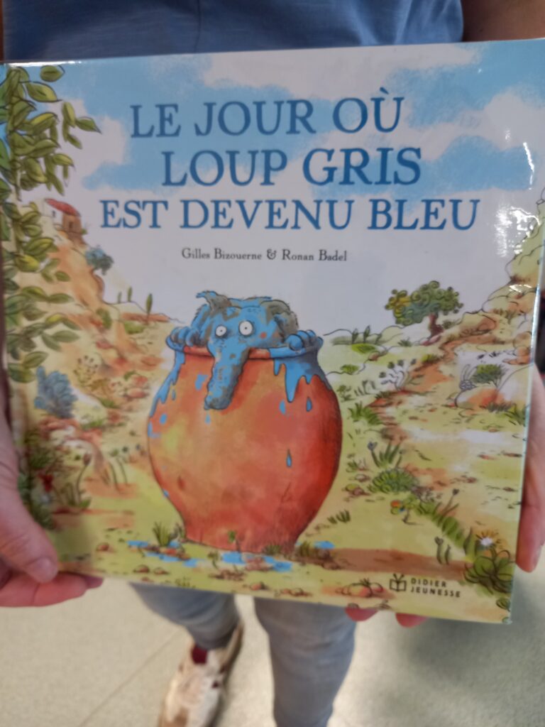 Le jour où loup gris est devenu bleu