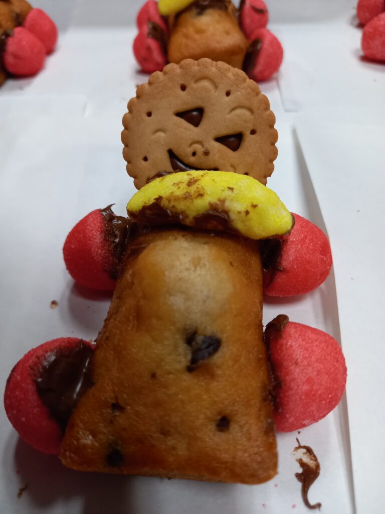 gâteau véhicules à la maternelle